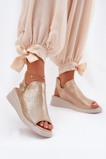 Sandalias de mujer en una cuña color dorado Mevinette 2