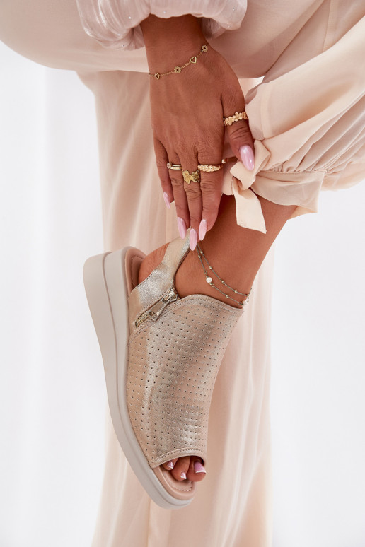 Sandalias de mujer en una cuña color dorado Mevinette