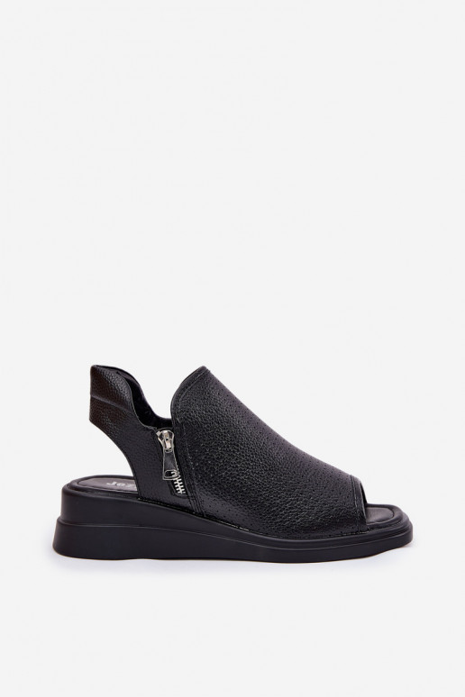 Sandalias de mujer en una cuña de color negro Mevinette