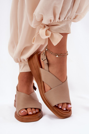 Sandalias lustradas de mujer con tacón de cuero ecológico color negro 2