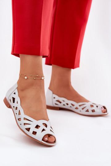 Sandalias planas con ornamentos color plata 2