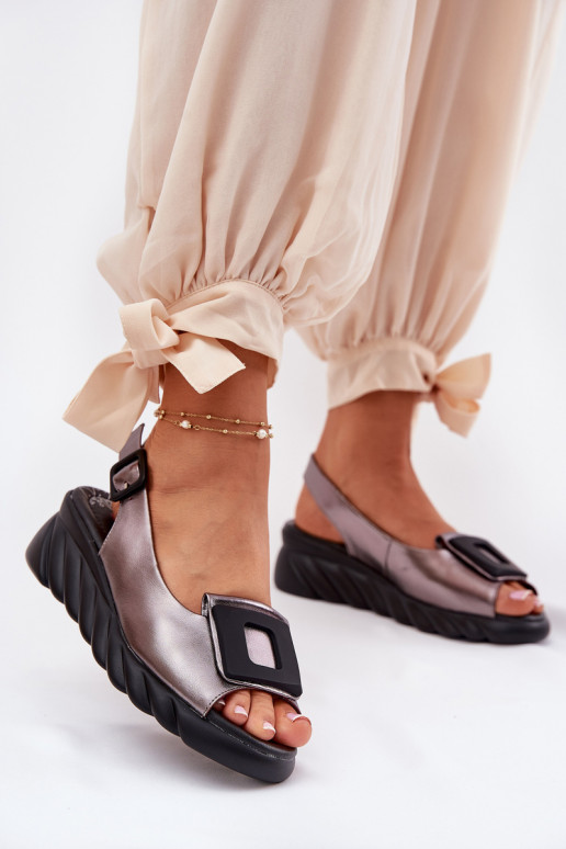 Sandalias de mujer Femenino en una cuña con decoracion Artiker 56C2158 color gris Sandalias de mujer Femenino en una cuña con decoracion Artiker 56C2158 color gris