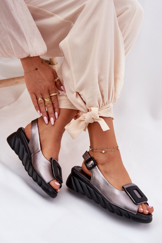 Sandalias de mujer Femenino en una cuña con decoracion Artiker 56C2158 color gris Sandalias de mujer Femenino en una cuña con decoracion Artiker 56C2158 color gris