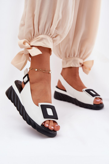 Sandalias de mujer Femenino en una cuña con decoracion Artiker 56C2157 el color blanco 2