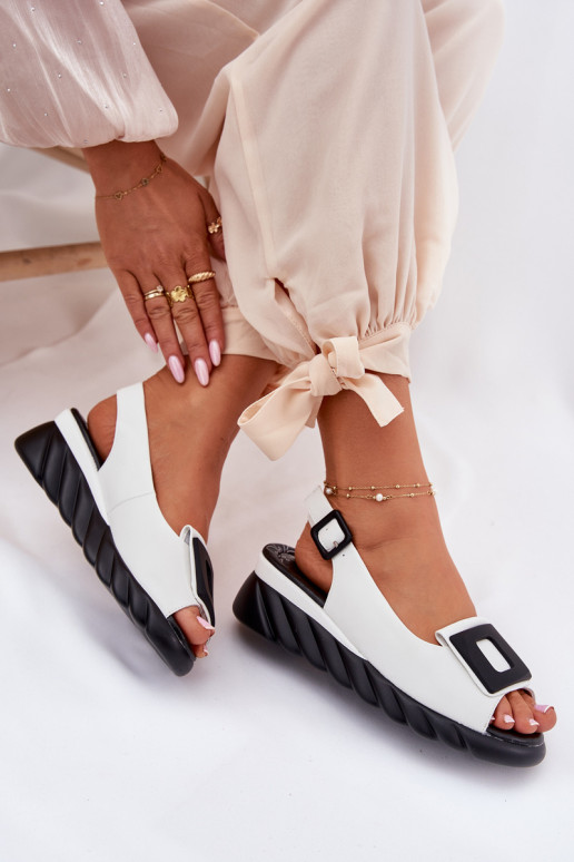 Sandalias de mujer Femenino en una cuña con decoracion Artiker 56C2157 el color blanco