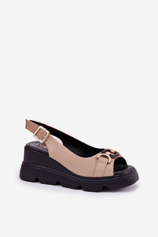 Sandalias de mujer Femenino en una cuña y plataforma con adornos Artiker 56C2209 beige