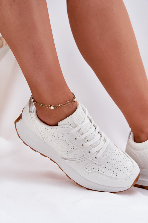 Zapatillas modelo zapatos. Femenino con una plataforma Big Star RR274487 Hi-Poly System el color blanco