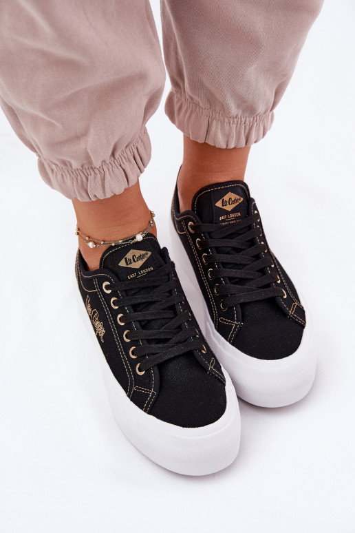 Zapatillas de tela con una plataforma Lee Cooper LCEN-25-31-3431L de color negro Zapatillas de tela con una plataforma Lee Cooper LCEN-25-31-3431L de color negro