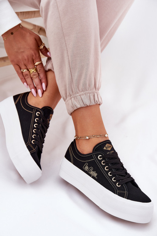 Zapatillas de tela con una plataforma Lee Cooper LCEN-25-31-3431L de color negro Zapatillas de tela con una plataforma Lee Cooper LCEN-25-31-3431L de color negro