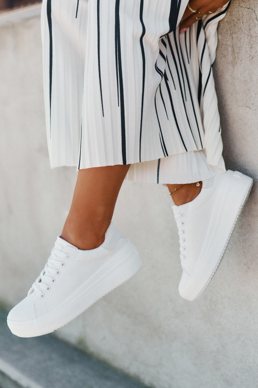 Zapatos de ocio con una plataforma Big Star RR274463 el color blanco  Zapatos de ocio con una plataforma Big Star RR274463 el color blanco