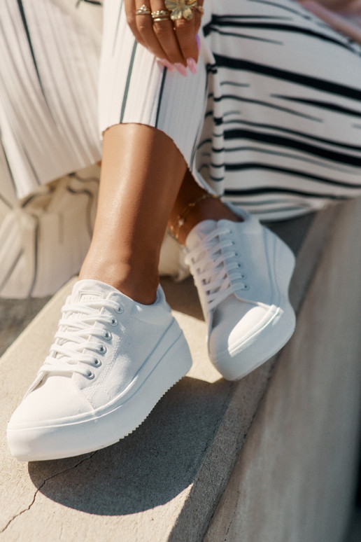 Zapatos de ocio con una plataforma Big Star RR274463 el color blanco  Zapatos de ocio con una plataforma Big Star RR274463 el color blanco