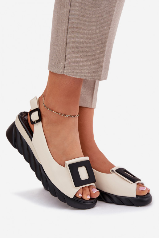 Sandalias de mujer Femenino en una cuña con decoracion Artiker 56C1570 beige