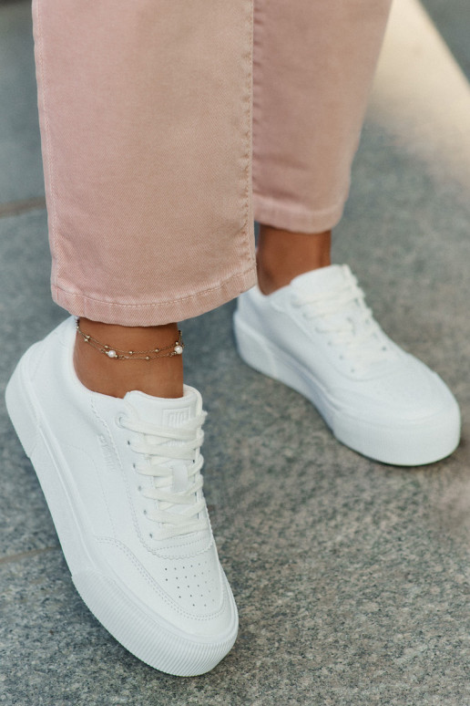 Bajo Zapatillas modelo zapatos. de cuero ecológico Big Star RR274303 el color blanco