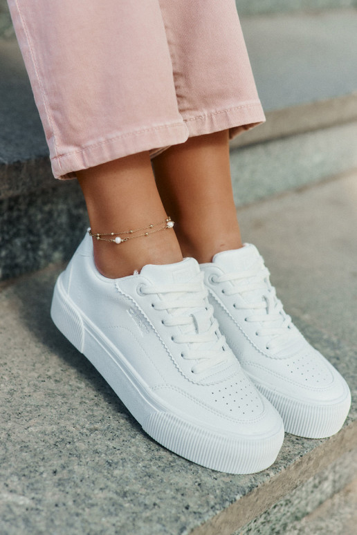 Bajo Zapatillas modelo zapatos. de cuero ecológico Big Star RR274303 el color blanco