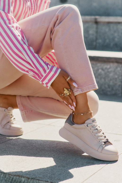 Zapatillas modelo zapatos. Femenino de cuero ecológico Big Star RR274259 beige