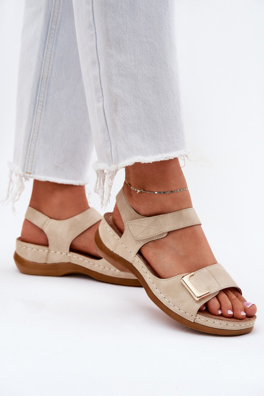Sandalias cómodas de mujer. en una cuña beige Sadevale