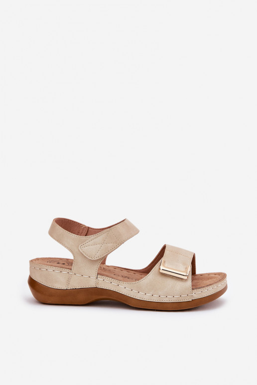 Sandalias cómodas de mujer. en una cuña beige Sadevale