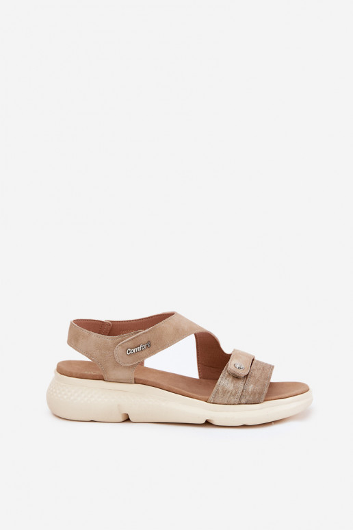 Sandalias de mujer en una cuña beige Tiene queroriella