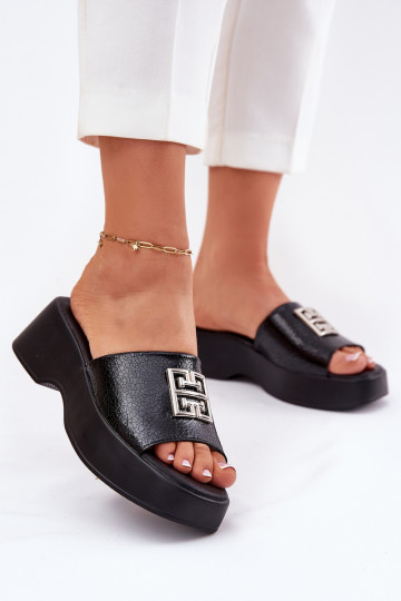 Zapatillas de cuero Femenino con adornos Vinceza 79526 de color negro 2