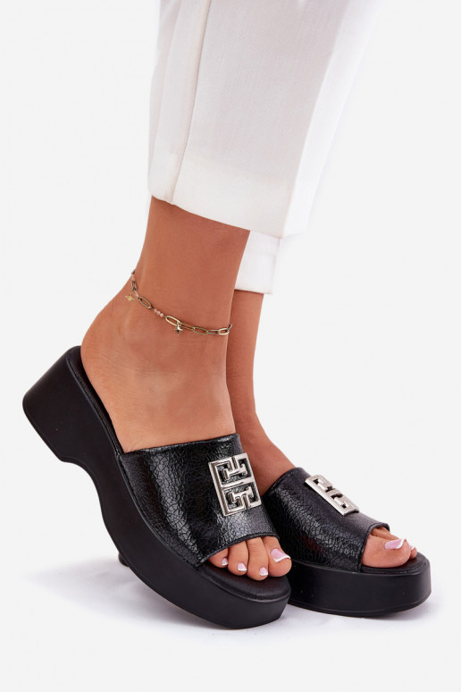 Zapatillas de cuero Femenino con adornos Vinceza 79526 de color negro Zapatillas de cuero Femenino con adornos Vinceza 79526 de color negro