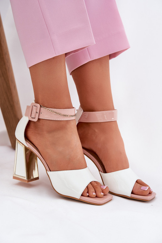 Sandalias lacadas para mujer. con tacones Vinceza 20266 el color blanco