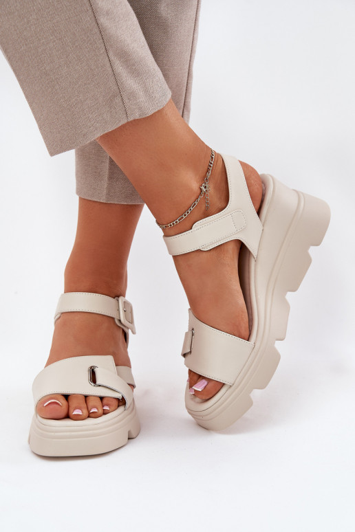 Sandalias de mujer Femenino en una cuña Artiker 54C1624 beige