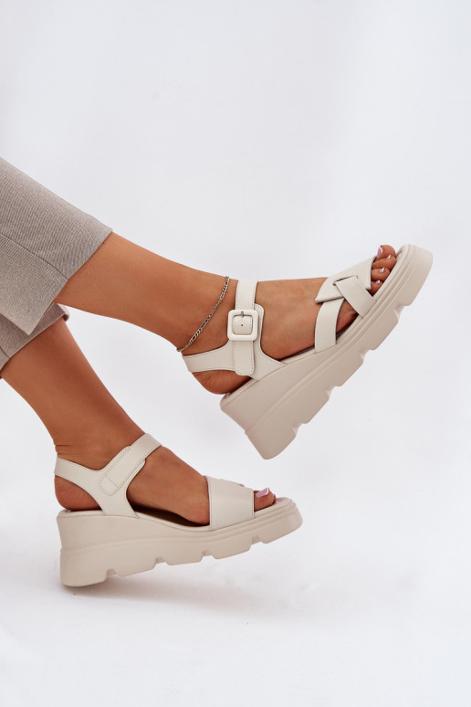 Sandalias de mujer Femenino en una cuña Artiker 54C1624 beige