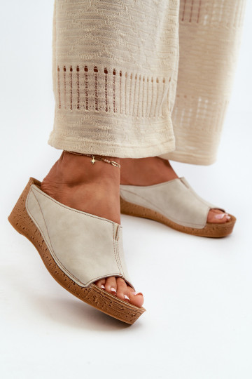 Zapatillas de mujer cómodas en una cuña Inblu NG000002 beige