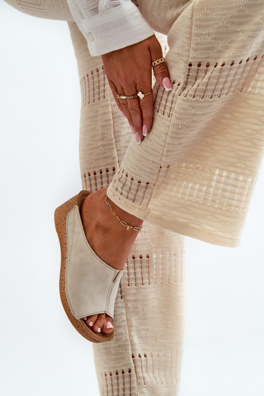 Zapatillas de mujer cómodas en una cuña Inblu NG000002 beige