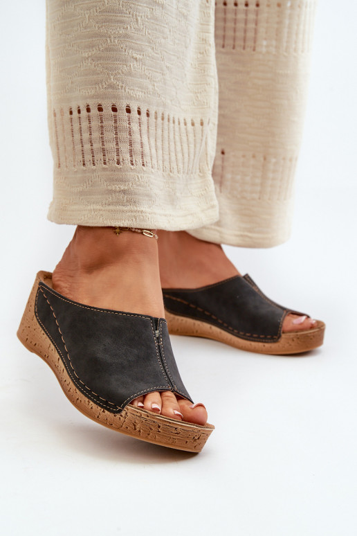 Zapatillas de mujer cómodas en una cuña Inblu NG000002 de color negro Zapatillas de mujer cómodas en una cuña Inblu NG000002 de color negro