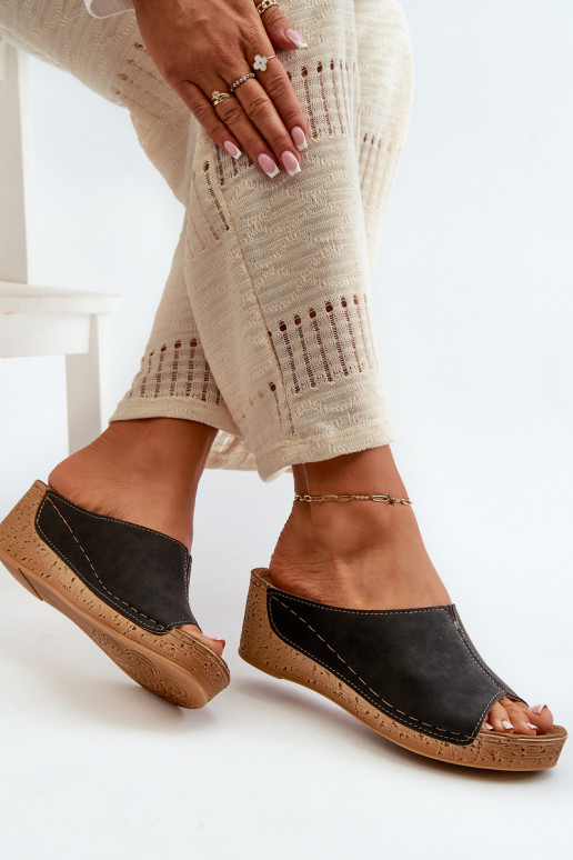 Zapatillas de mujer cómodas en una cuña Inblu NG000002 de color negro Zapatillas de mujer cómodas en una cuña Inblu NG000002 de color negro