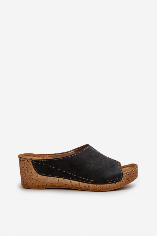 Zapatillas de mujer cómodas en una cuña Inblu NG000002 de color negro Zapatillas de mujer cómodas en una cuña Inblu NG000002 de color negro