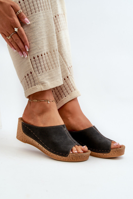 Zapatillas de mujer cómodas en una cuña Inblu NG000002 de color negro Zapatillas de mujer cómodas en una cuña Inblu NG000002 de color negro