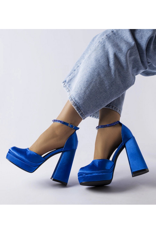 Tacones azules altos, "Elida"