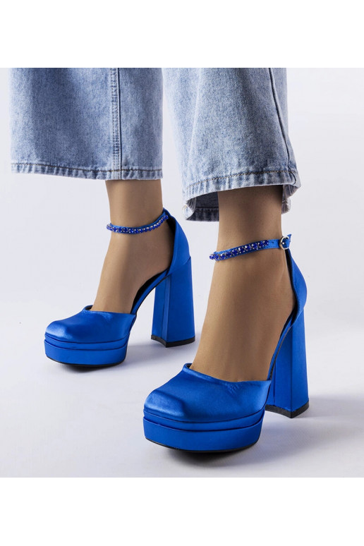Tacones azules altos, "Elida"