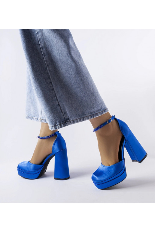 Tacones azules altos, "Elida"