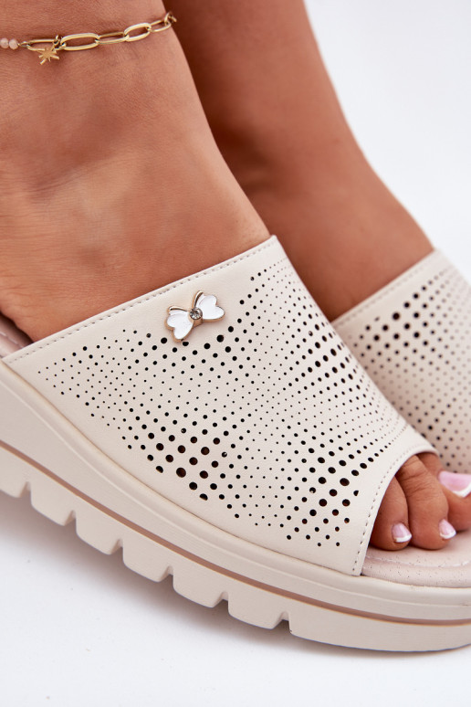 Zapatillas de cuero Femenino en una cuña Vinceza 41477 beige