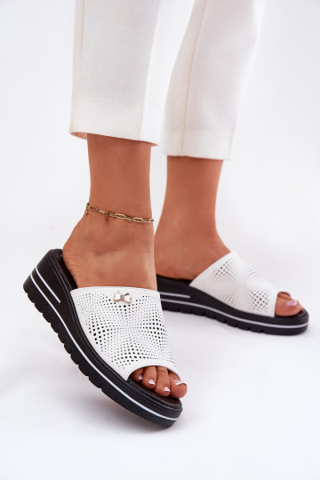 Zapatillas de cuero Femenino en una cuña Vinceza 41477 el color blanco