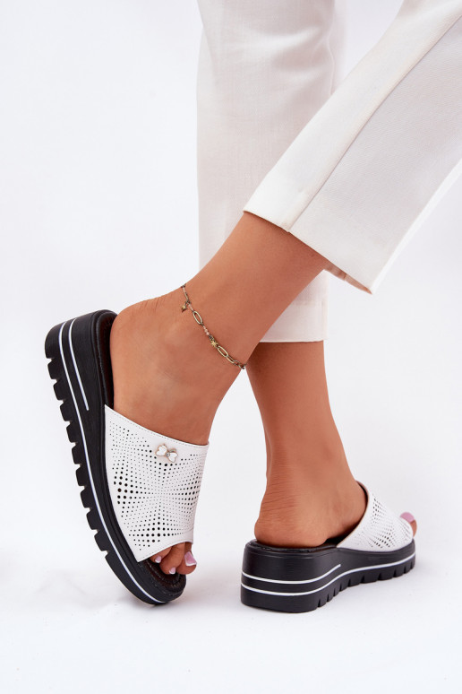 Zapatillas de cuero Femenino en una cuña Vinceza 41477 el color blanco