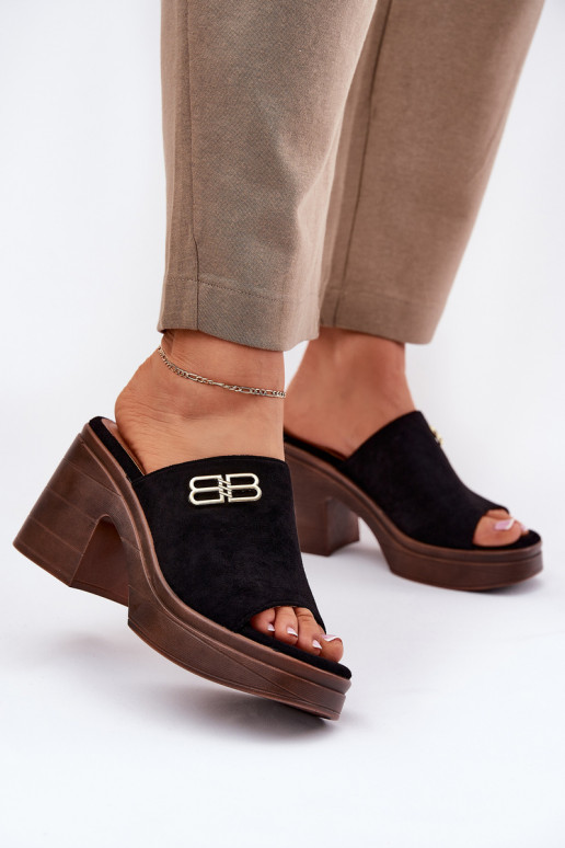 zapatillas de mujer En tacones enormes Ze color doradom Detalem Vinceza 17400 de color negro