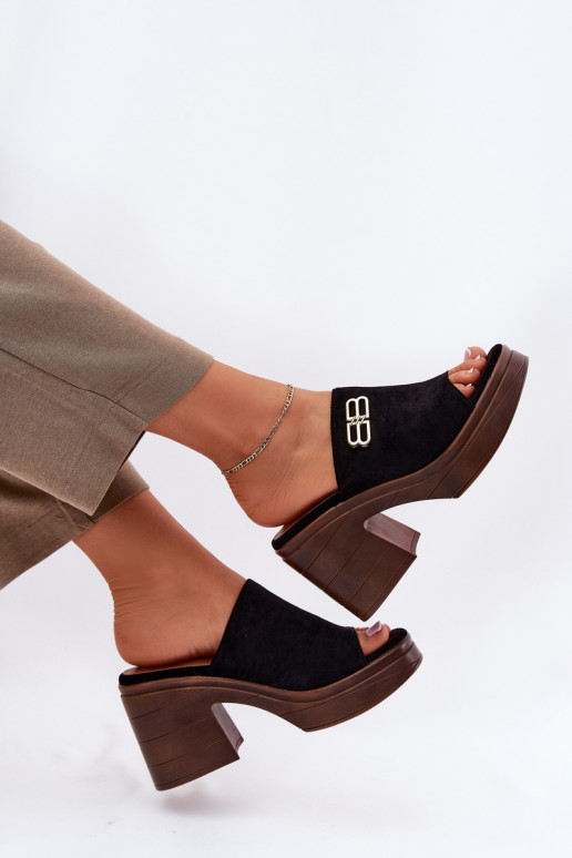 zapatillas de mujer En tacones enormes Ze color doradom Detalem Vinceza 17400 de color negro