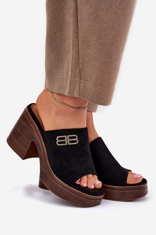 zapatillas de mujer En tacones enormes Ze color doradom Detalem Vinceza 17400 de color negro