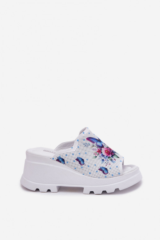 Zapatillas de cuero Femenino en una cuña Artiker 56C0428 el color blanco