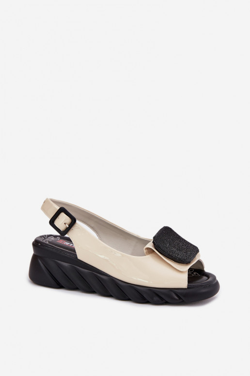 Piel Sandalias lacadas para mujer. en una cuña con decoracion Artiker 56C1567 beige Piel Sandalias lacadas para mujer. en una cuña con decoracion Artiker 56C1567 beige