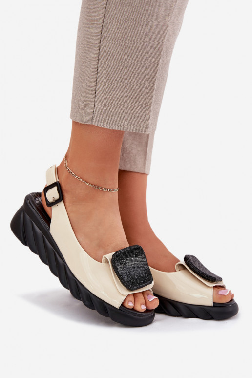 Piel Sandalias lacadas para mujer. en una cuña con decoracion Artiker 56C1567 beige Piel Sandalias lacadas para mujer. en una cuña con decoracion Artiker 56C1567 beige