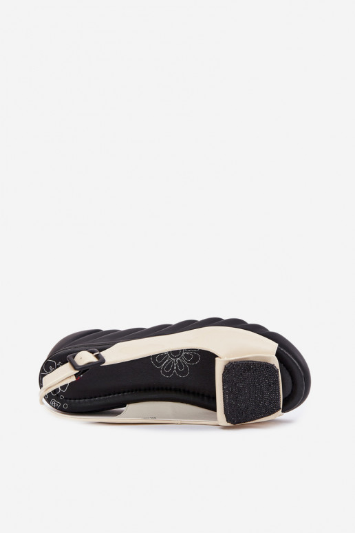 Piel Sandalias lacadas para mujer. en una cuña con decoracion Artiker 56C1567 beige Piel Sandalias lacadas para mujer. en una cuña con decoracion Artiker 56C1567 beige