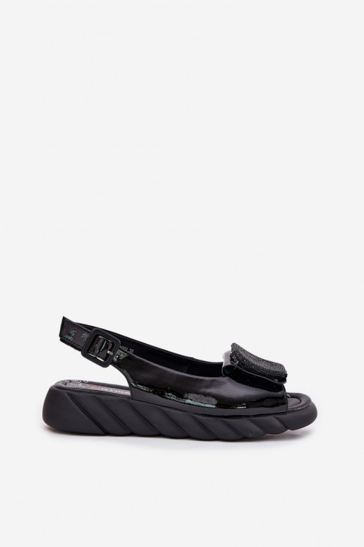 Piel Sandalias lacadas para mujer. en una cuña con decoracion Artiker 56C1564 de color negro Piel Sandalias lacadas para mujer. en una cuña con decoracion Artiker 56C1564 de color negro