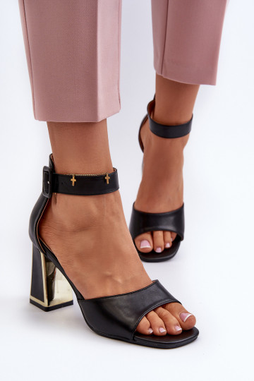 Estilo elegante Sandalias de tacón alto para mujer. de color negro Rosazara