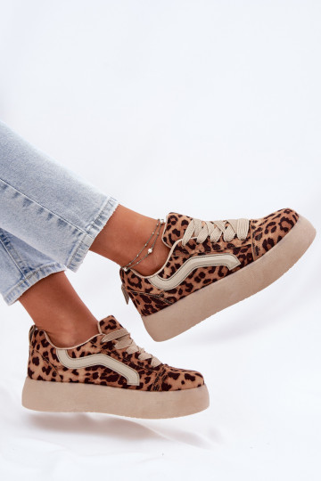 Zapatillas modelo zapatos. Femenino con una plataforma con estampados de piel de leopardo Tellnira