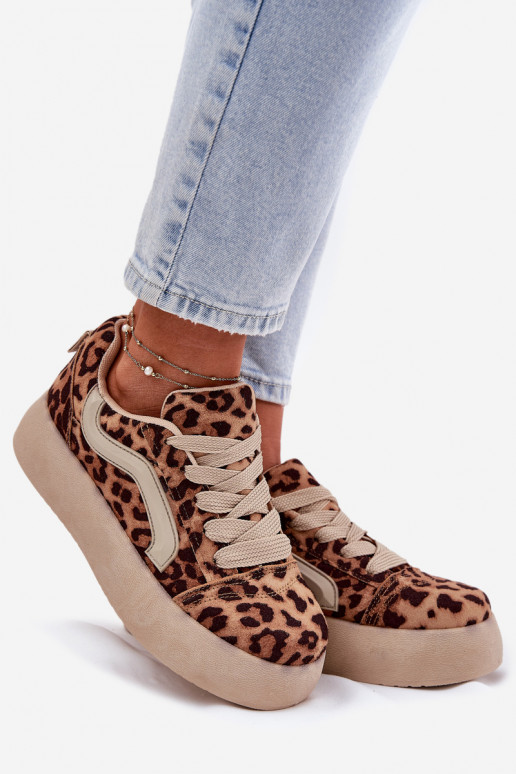 Zapatillas modelo zapatos. Femenino con una plataforma con estampados de piel de leopardo Tellnira